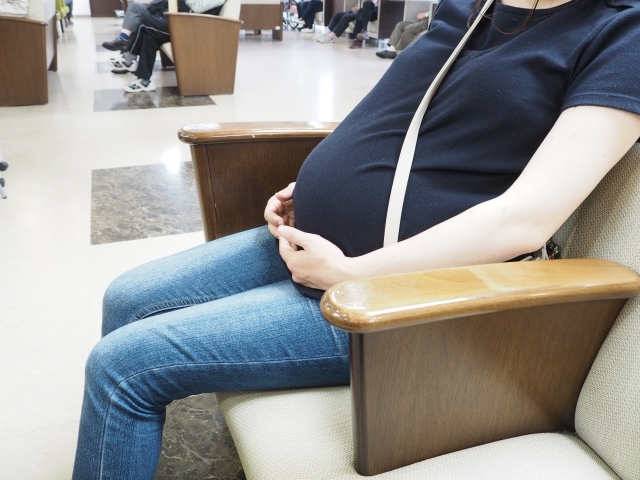 妊娠中のママにとって良い座り方って 名古屋の整体 産後骨盤矯正なら尾頭橋整体院グループ